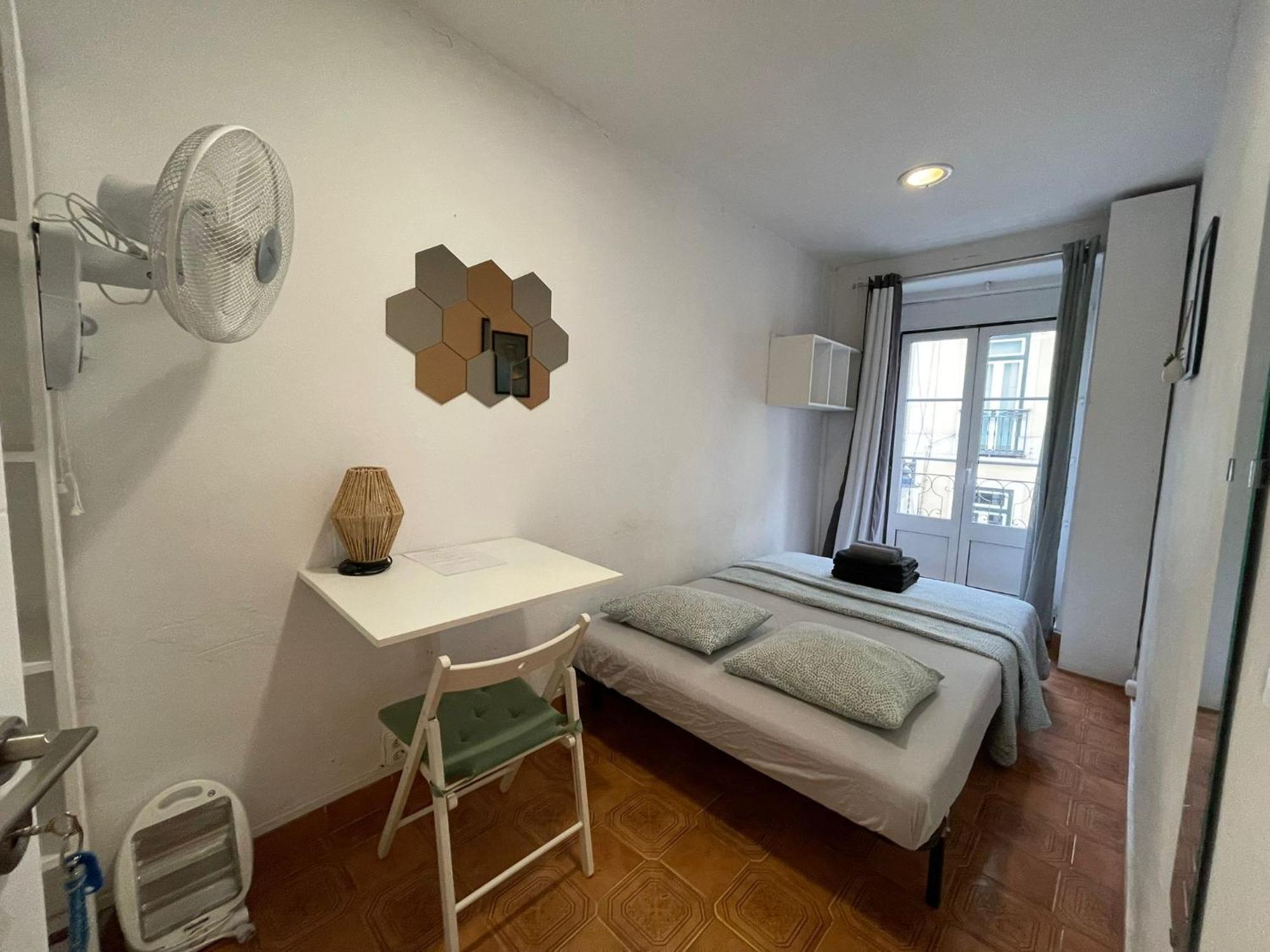 Shared Apartment With Bright Private Patio In Lisboa Ngoại thất bức ảnh