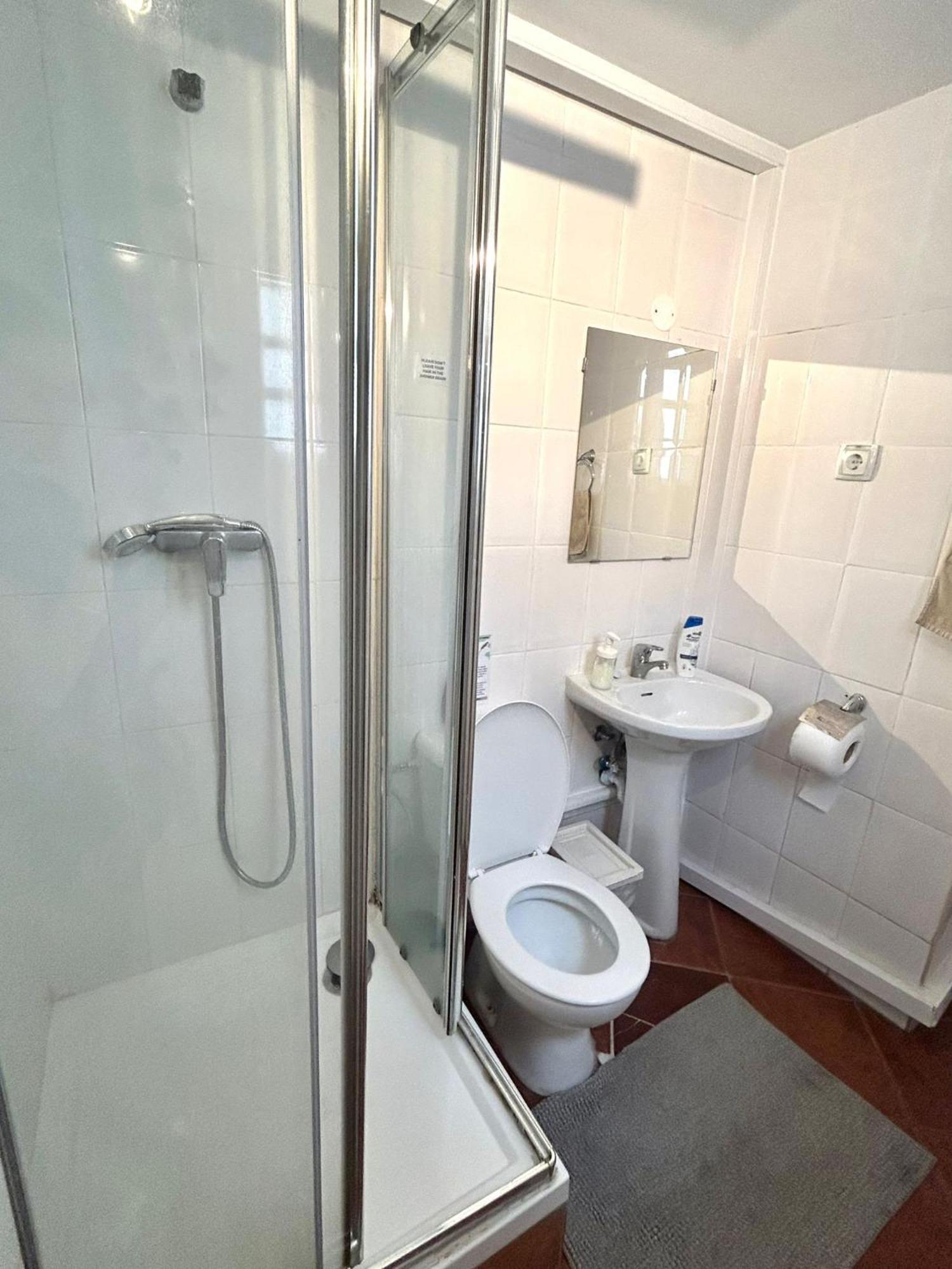 Shared Apartment With Bright Private Patio In Lisboa Ngoại thất bức ảnh